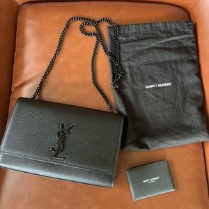 SAINT LAURENT KATE MEDIUM CHAIN BAG IN GRAIN DE POUDRE EMBOSSED LEATHER